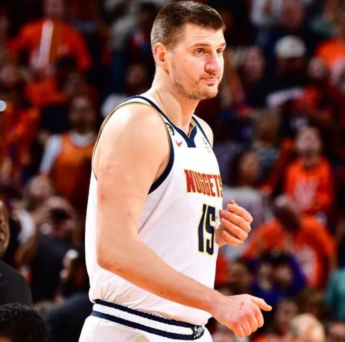 乐鱼体育平台关于Doinb重要时刻比赛局势复杂，掘金带队取胜！赛场气氛高涨的信息