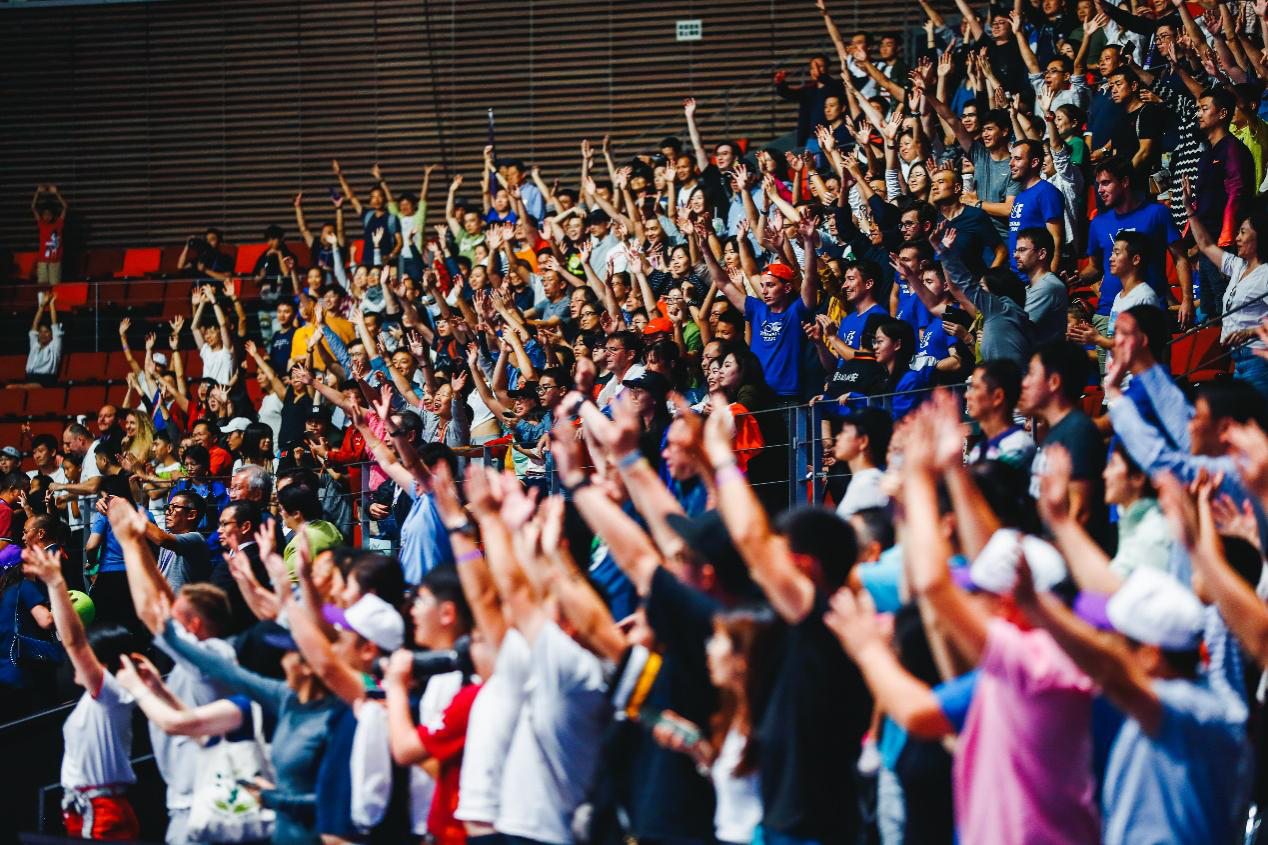 乐鱼体育官网德罗巴回归赛场，关键助攻首场状态亮眼，掘金观众沸腾！(德罗巴经典比赛)