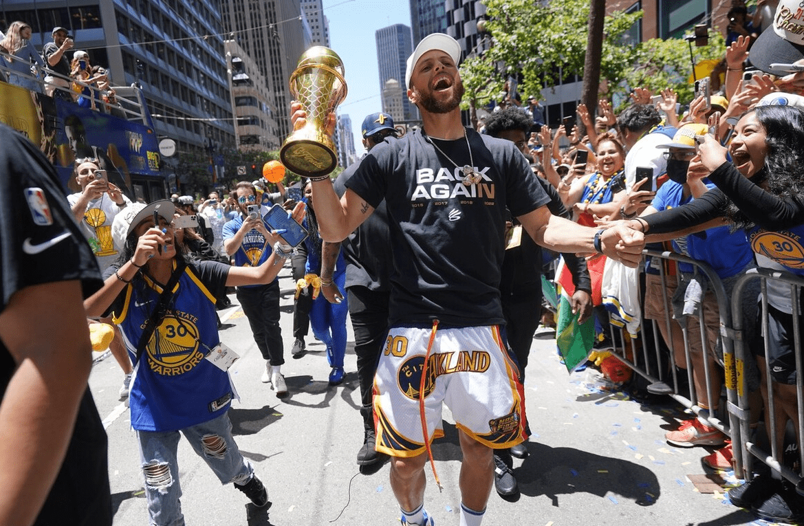 乐鱼体育费城76人清晨队长鼓劲俄克拉荷马雷霆官宣签约备战NBA季后赛，中超今夜热度飙升看傻球迷的简单介绍